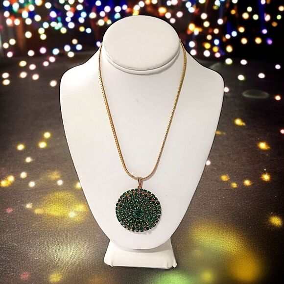 Green Rhinestone Encrusted Necklace Disc Pendant Circle Emerald Gold Tone Vtg - Picture 13 of 16